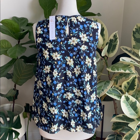 Sleeveless Floral Top 🌸 - Picture 3 of 6